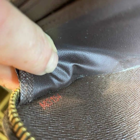 Louis Vuitton Damier Ebene timeless and iconic Zip Wallet - Picture 9 of 9